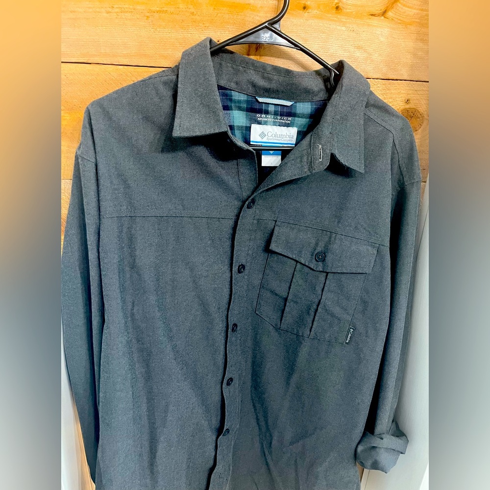 Columbia Omni Wick button up hiking shirt